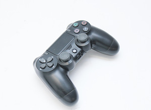 Sony DualShock 4 (2 фото из 2)