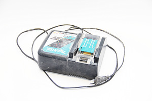 Makita DC18RC (2 foto / 2)