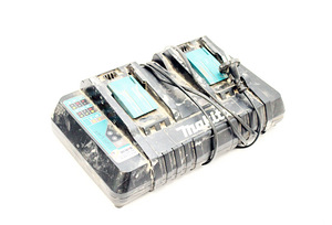 Makita DC18RD (2 foto / 2)