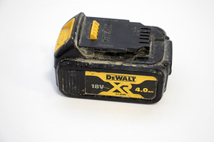 Dewalt 18V 4.0Ah (2 фото из 3)