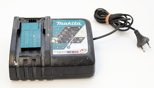 Makita DC18RC (2 foto / 2)