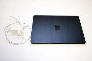 Apple MacBook Air 13 2022  M2 (3 foto / 3)