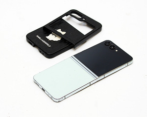 Samsung Galaxy Flip 5 256GB (3 foto / 3)