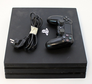 Sony Playstation 4 Pro 1TB (2 foto / 2)