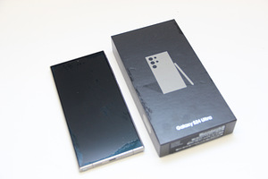 Samsung Galaxy S24 Ultra 256GB (2 foto / 3)