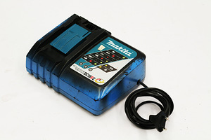 Makita DC18RC (2 foto / 2)
