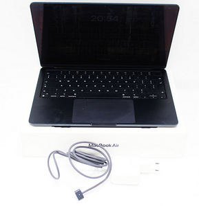 Apple MacBook Air 13 (M2, 2022) 8/256 (3 foto / 3)