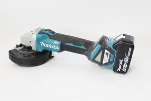 Makita DGA511 + 6.0Ah aku (2 foto / 2)
