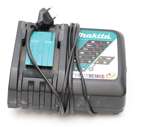 Makita DC18RC (2 foto / 2)