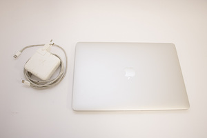 MacBook Pro 13-inch 2017 Four Thunderbolt 3 ports (3 foto / 3)