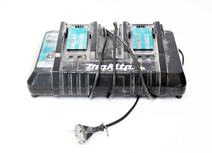Makita DC18RD (2 foto / 2)