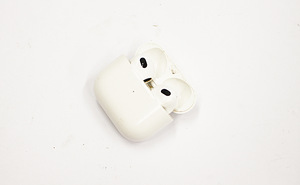 Apple AirPods 3 (2 foto / 2)