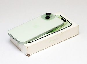 iPhone 15 128GB (3 foto / 3)