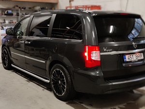 Lancia Voyager (4 foto / 10)