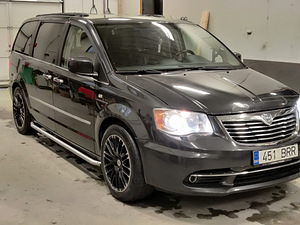 Lancia Voyager (2 foto / 10)