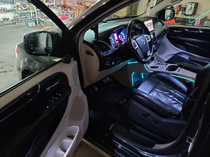 Lancia Voyager (8 foto / 10)