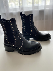 Сапожки Zara (2 фото из 4)