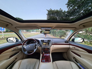 Lexus LS 460 PRESIDENT (10 foto / 13)
