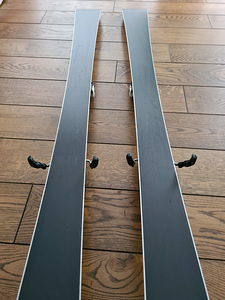 Mäesuusad Völkl Flair 73 (141 cm) (3 foto / 3)