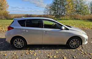Toyota Auris 1.6 97kW (2014) (5 foto / 15)