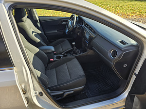 Toyota Auris 1.6 97kW (2014) (8 foto / 15)