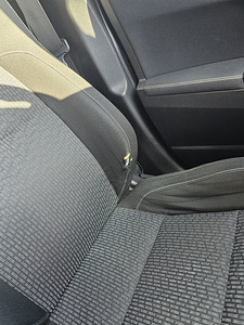 Toyota Auris 1.6 97kW (2014) (12 foto / 15)