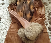 Новая кожанная куртка с натуральным мехом лисы размер M-L