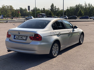 BMW 318i 2.0 105kw 2008 (7 foto / 13)