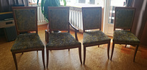 Набор отремонтированных стульев