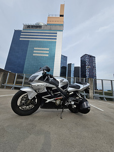 Honda cbr 600f 4i (2 foto / 8)