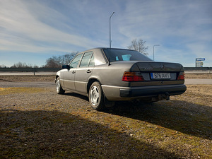 Мерседес Бенс 300d (4 фото из 8)