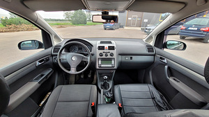 VOLKSWAGEN TOURAN 1.9 TDI (7 foto / 10)