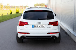 Audi Q7 S-Line Plus FACELIFT (5 foto / 15)