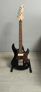 YAMAHA PACIFICA 311H BLACK (1 foto / 3)