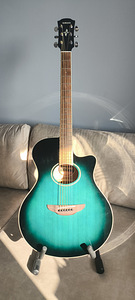 Yamaha APX600 (1 foto / 7)