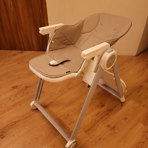Стул для кормления Britton (4 фото из 4)