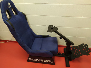 Раллийное кресло Playseat Evolution Alcantara (1 фото из 5)