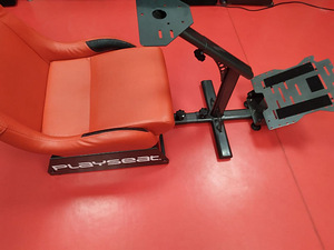 Красное раллийное кресло playseat (3 фото из 6)