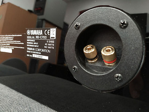 Kvaliteetsed Yamaha 700. seeria surround kõlarid (6 foto / 10)