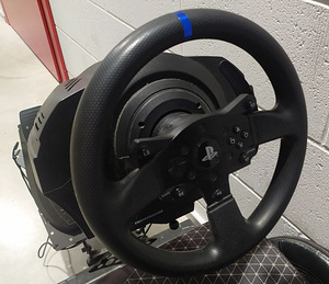 Thrustmaster T300RS rool PC / Playstation (1 foto / 2)
