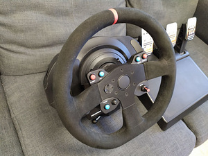 Thrustmaster T300 Ferrari 599XX EVO Alcantara roolikomplekt (1 foto / 6)