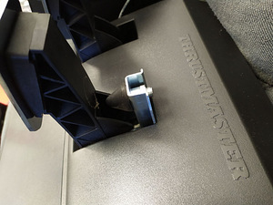 Thrustmaster T300 Ferrari 599XX EVO Alcantara roolikomplekt (3 foto / 6)