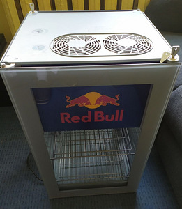 Eksklusiivne klaasist RED BULL külmik külmkapp (3 foto / 7)