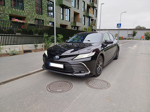 Toyota Camry 2022 Hybrid (3 foto / 15)