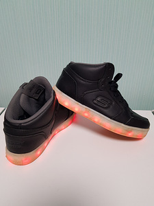 SKECHERS Energy Lights - LED tossud s 36 (3 foto / 9)