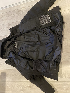 HH зимняя куртка (3 фото из 6)
