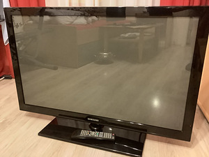 Телевизор плазменный Samsung 42 (1 фото из 3)
