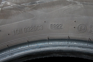 Летние шины CONTINENTAL 215/60 R17 (4 фото из 5)