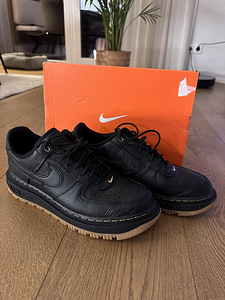 Кроссовки Nike AIR FORCE 1 LUXE