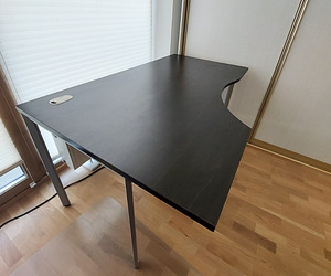 Uuevaaärne kirjutuslaud/arvutilaud.Ostuhinnast 90€ soodsam (7 foto / 7)